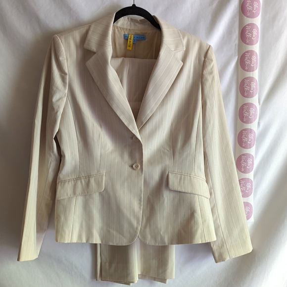 Antonio Melani Pinstripe Two Piece Pant Suit - Picture 3 of 16